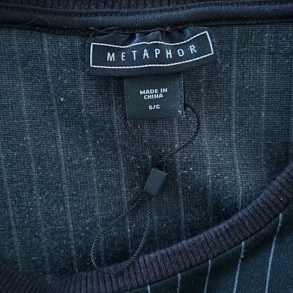 METAPHOR PINSTRIPE CROP TOP W/ POCKET - Picture 5 of 6